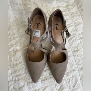 Fioni Tan Beige Size 7 Heels Strappy Faux Leather